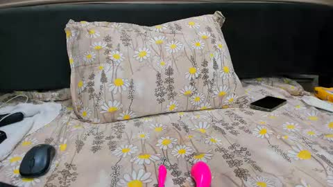              online show from 15, 2, 2025