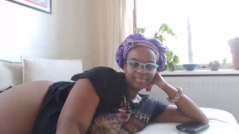 Snapshot of writergirl69 chatting on 12, 4, 2026 writergirl69 online show from 12, 4, 2026