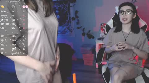 Snapshot of wrong_honey chatting on 30, 1, 2025 Julia and Amelia online show from 30, 1, 2025