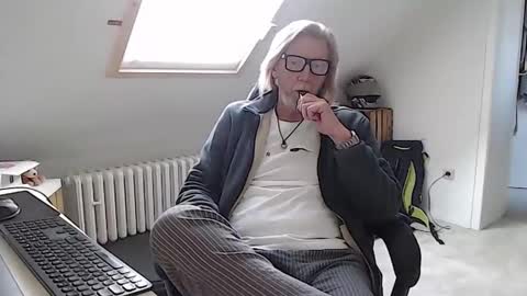 Snapshot of wyattearp64 chatting on 23, 10, 2025 WyattEarp64 online show from 23, 10, 2025