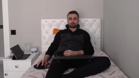 Snapshot of x_____0_____x chatting on 14, 4, 2026 Mr. Lonely online show from 14, 4, 2026