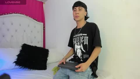 xaanderGrey online show from 7, 11, 2025