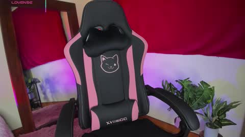 Kanae. online show from 15, 10, 2025