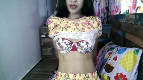 xgurlxlaloox online show from 14, 4, 2026