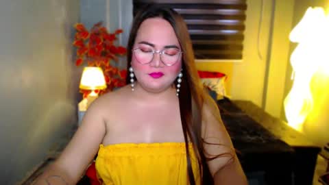 xhotlaurax online show from 1, 12, 2025