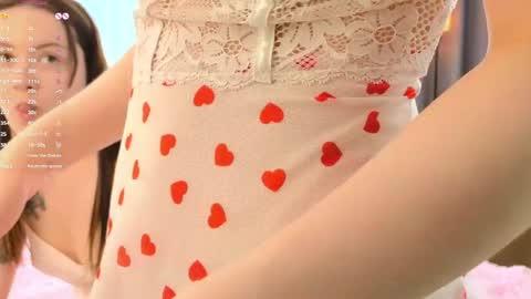 Snapshot of xiaobrunscheen chatting on 30, 4, 2026 Luna and Lina online show from 30, 4, 2026