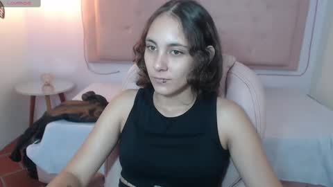 Snapshot of xlunna chatting on 12, 3, 2025 lunna online show from 12, 3, 2025