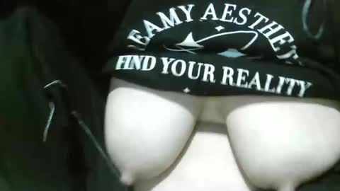 xonia25 online show from 5, 3, 2025