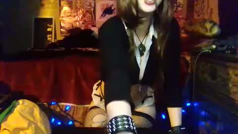 Snapshot of xoxo_bl8ze chatting on 9, 10, 2025 Blazeee online show from 9, 10, 2025