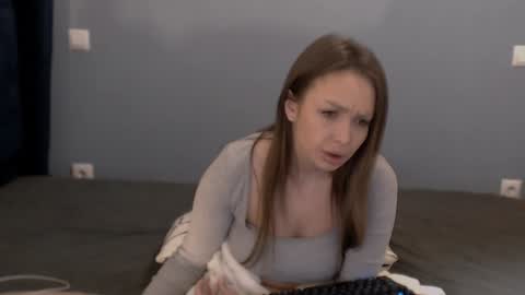 AnnaMaee online show from 5, 2, 2025