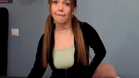 AnnaMaee online show from 10, 2, 2025