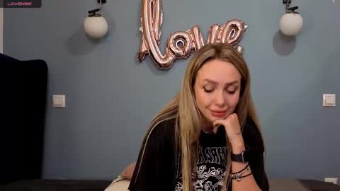 AnnaMaee online show from 25, 2, 2025