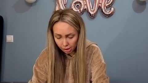 AnnaMaee online show from 26, 2, 2025