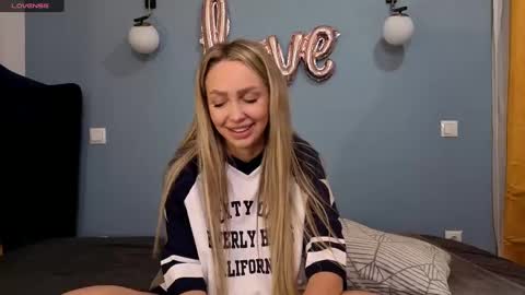 AnnaMaee online show from 1, 3, 2025