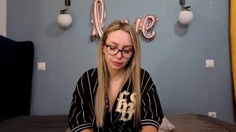 AnnaMaee online show from 2, 3, 2025