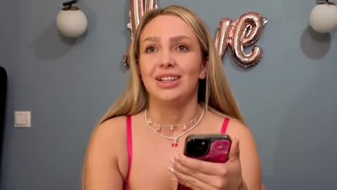 AnnaMaee online show from 7, 3, 2025