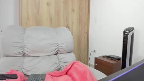 Hellen Sofia instagram hellen5546 online show from 7, 3, 2026