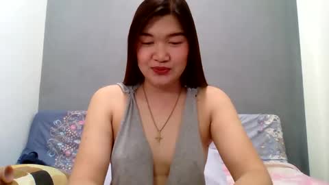 Snapshot of xsweetiemajax chatting on 15, 9, 2025 HI IM PAULINE online show from 15, 9, 2025