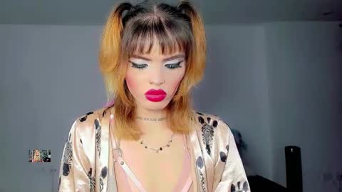 Snapshot of xthesexyboyx chatting on 21, 9, 2025 Femboy Exotic online show from 21, 9, 2025