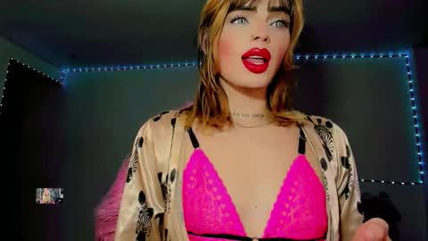 Snapshot of xthesexyboyx chatting on 28, 9, 2025 Femboy Exotic online show from 28, 9, 2025
