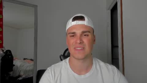 Snapshot of xx_raul_xx_ chatting on 4, 7, 2026 raul online show from 4, 7, 2026