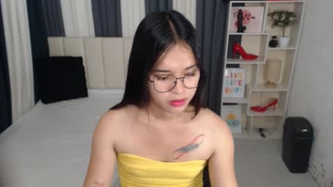 CHLOES ROOM online show from 24, 9, 2025