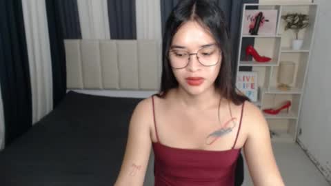 CHLOES ROOM online show from 9, 10, 2025