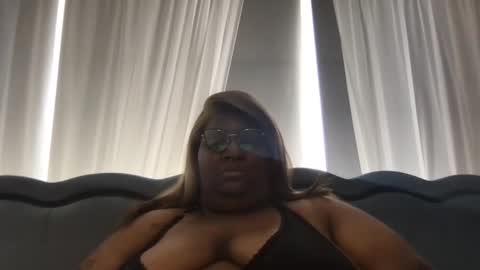 Snapshot of xxmoniquestarrxx chatting on 30, 5, 2026 Thee Baddest BBW online show from 30, 5, 2026