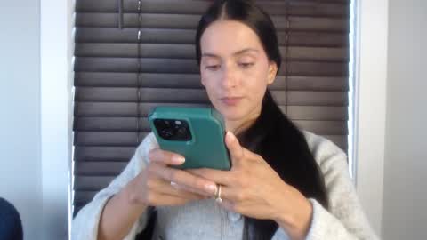 Snapshot of xxxbellalola chatting on 22, 10, 2025 Lola online show from 22, 10, 2025