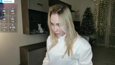 Snapshot of xxxhoneyxx chatting on 7, 1, 2025 Onlyfanz online show from 7, 1, 2025