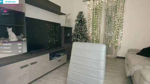 Snapshot of xxxhoneyxx chatting on 7, 1, 2025 Onlyfanz online show from 7, 1, 2025