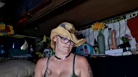 Snapshot of xxxqueenmandydickenz chatting on 13, 5, 2026 XXXQueenMandyDickenz online show from 13, 5, 2026