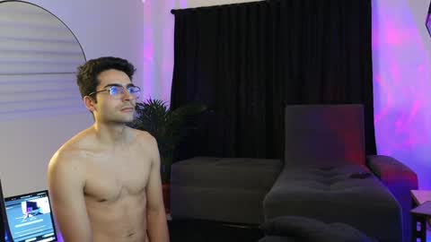 Snapshot of xxxvandersexxx chatting on 7, 12, 2024 July and Fer online show from 7, 12, 2024