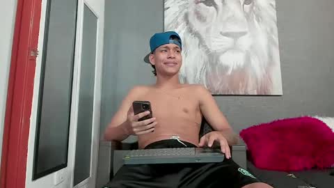 Snapshot of y0ung_master_ chatting on 9, 1, 2025 Sr. Y0ung Master online show from 9, 1, 2025