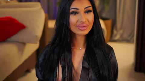 Yana online show from 8, 4, 2026