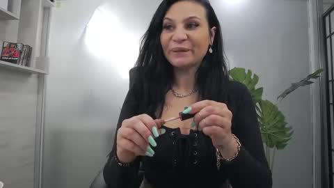 Snapshot of yaraxcox chatting on 2, 5, 2026 Yara online show from 2, 5, 2026