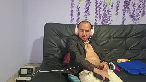 Snapshot of yazfore chatting on 17, 11, 2025 Hazzan online show from 17, 11, 2025