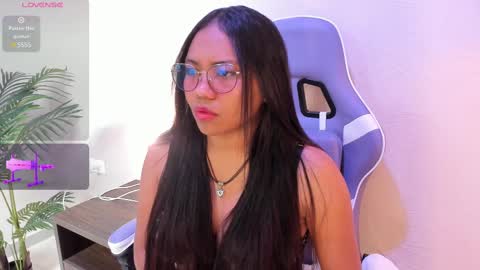 yeika_foxy online show from 6, 3, 2025