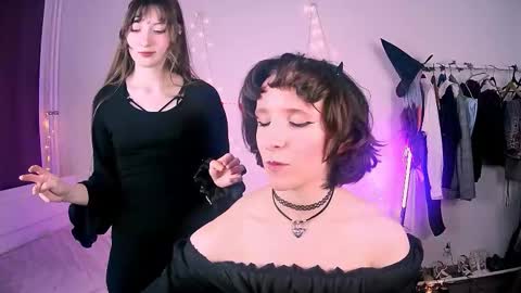 Snapshot of yellow_songbird chatting on 22, 3, 2026 Liya online show from 22, 3, 2026