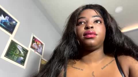 Snapshot of yes_mia_yes chatting on 16, 2, 2025 gomez5 online show from 16, 2, 2025