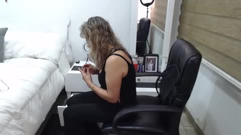 Snapshot of yessilatin chatting on 9, 2, 2025 jessy online show from 9, 2, 2025