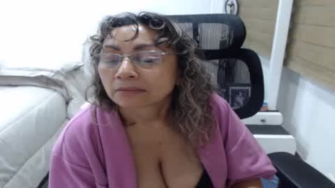 Snapshot of yessilatin chatting on 11, 6, 2026 jessy online show from 11, 6, 2026