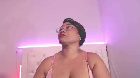 Snapshot of yhazan_brown chatting on 19, 5, 2026 yhazan_brown online show from 19, 5, 2026