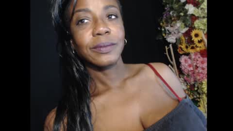 Snapshot of yhlemina chatting on 28, 11, 2025 Ms. Mina online show from 28, 11, 2025