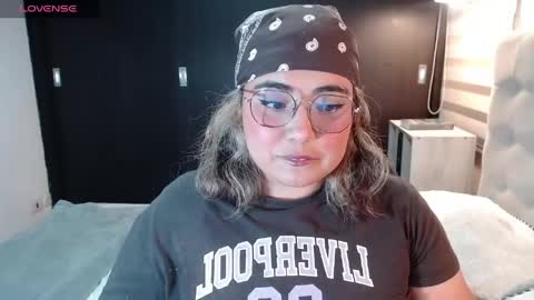 Snapshot of yini_angel07 chatting on 14, 5, 2026 hii i am yini online show from 14, 5, 2026