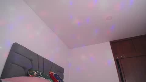 Yiny online show from 4, 2, 2025