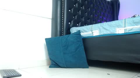 Yiovanna online show from 20, 2, 2025