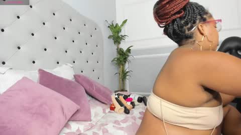 roxie reyes  online show from 11, 12, 2024