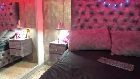 yiyisandoval online show from 8, 11, 2025