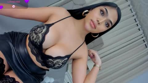 ylonagrae online show from 12, 11, 2025